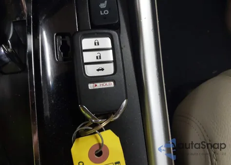 2013 Honda Accord Touring z USA, uszkodzony, nr VIN 1HGCR3F9XDA045765